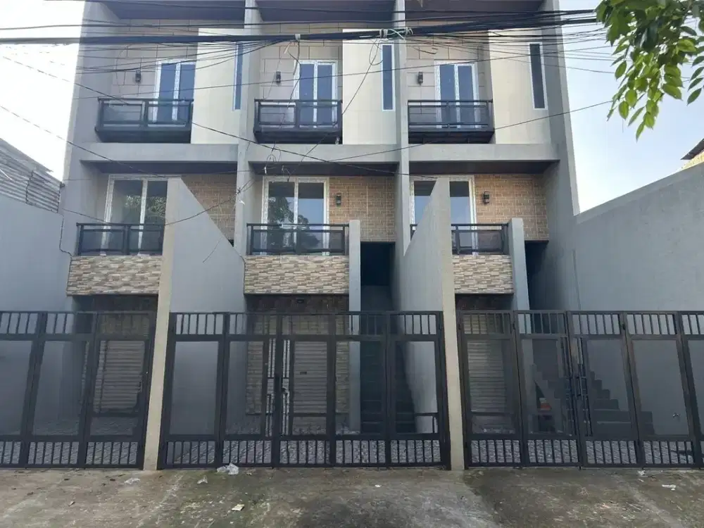 Rumah Baru 3 Lantai Siap Huni di Duri Kepa Taman Ratu