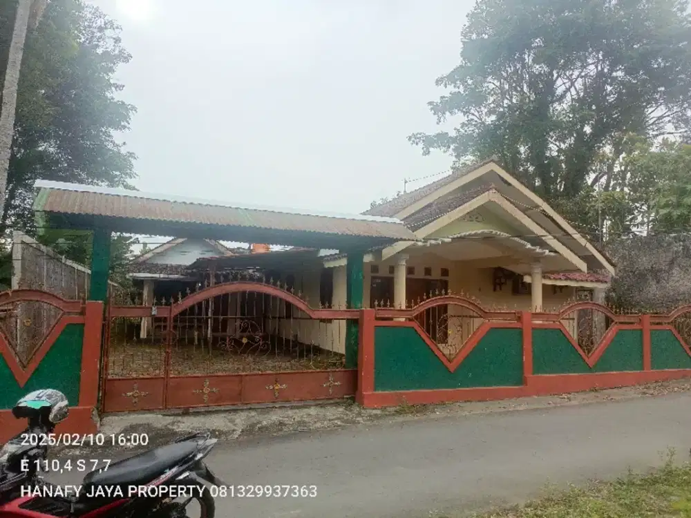 di kontrakkan rumah besar kamar banyak dekat UII