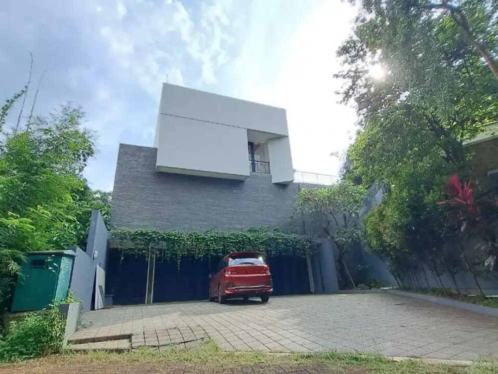 Rumah Mewah 3 Lantai ada Kolam Renang dan Ruang Gym di Terrace Golf