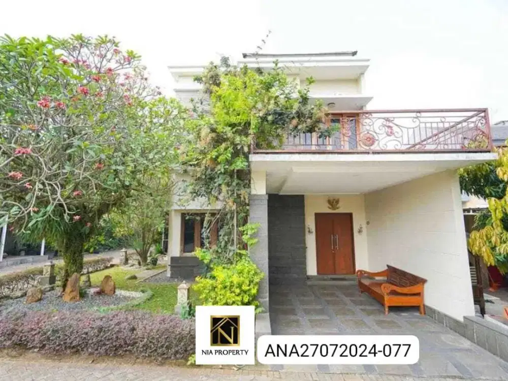 Rumah Hoek Interior Cantik Kayu Jati di Cibubur Country