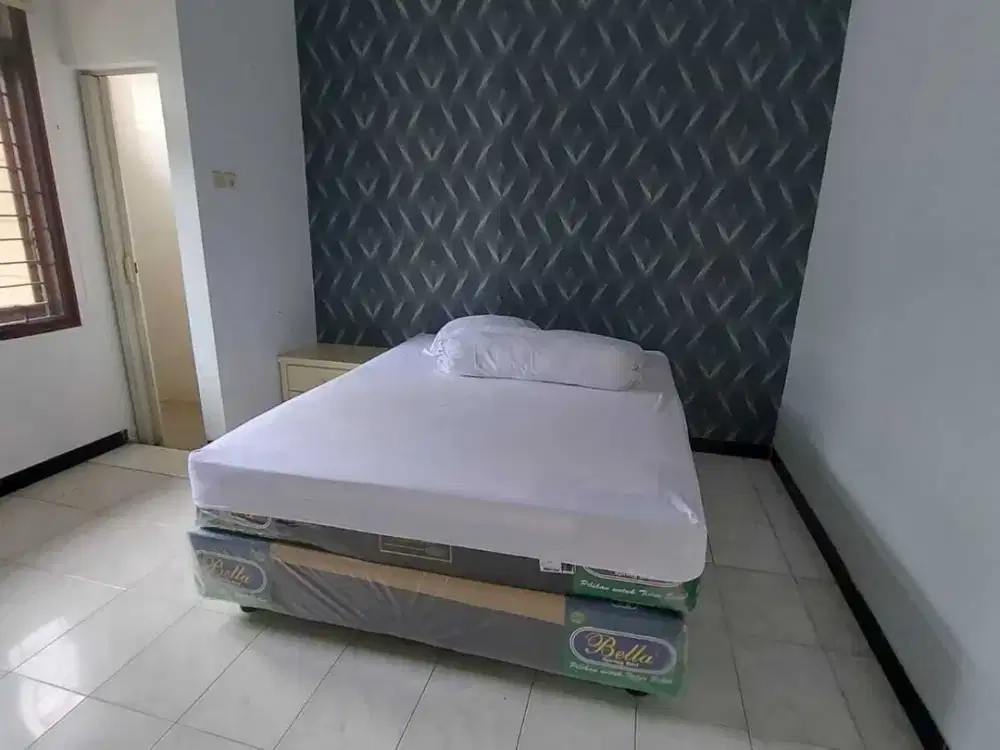 Disewakan Rumah 1 Lantai Furnished 3 + 1 KT Luas 150 m2 Area Candisari