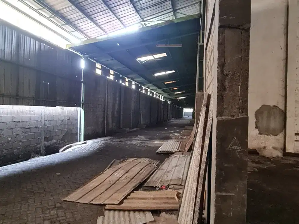 Disewakan gudang margomulyo,nol jalan besar