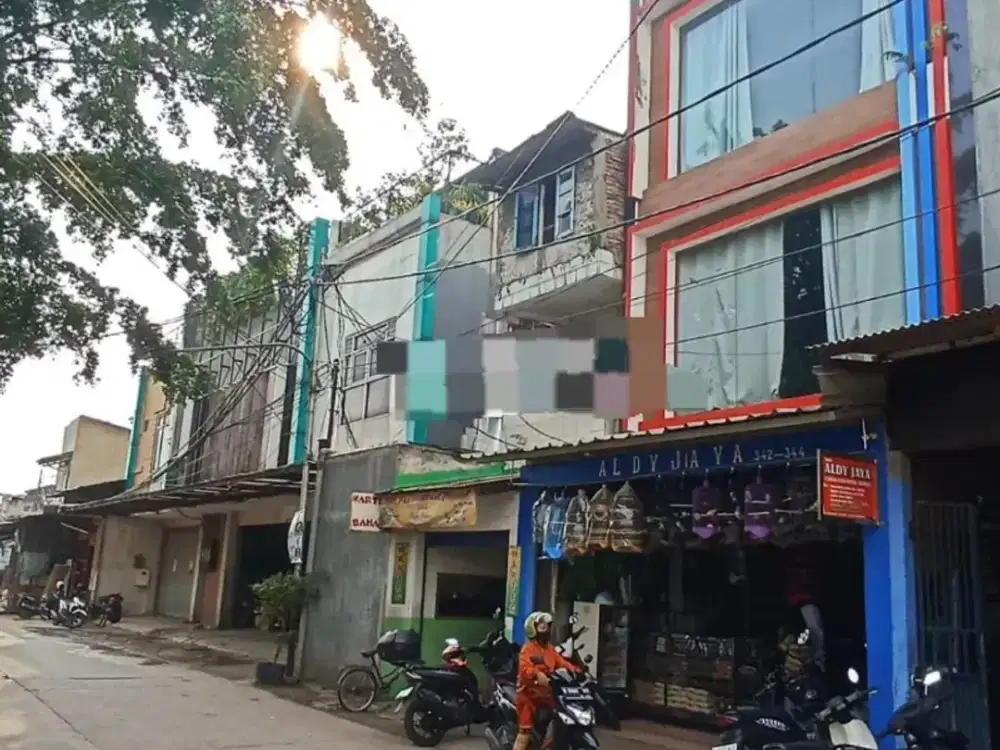 Ruko 3 lantai bisa untuk usaha dan kantor di tengah kota