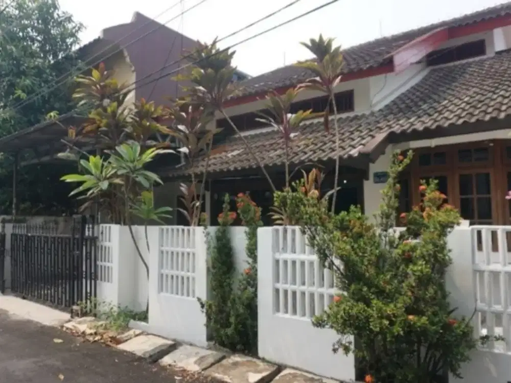 disewakan rumah nyaman dalam komplek dekat kampus stan