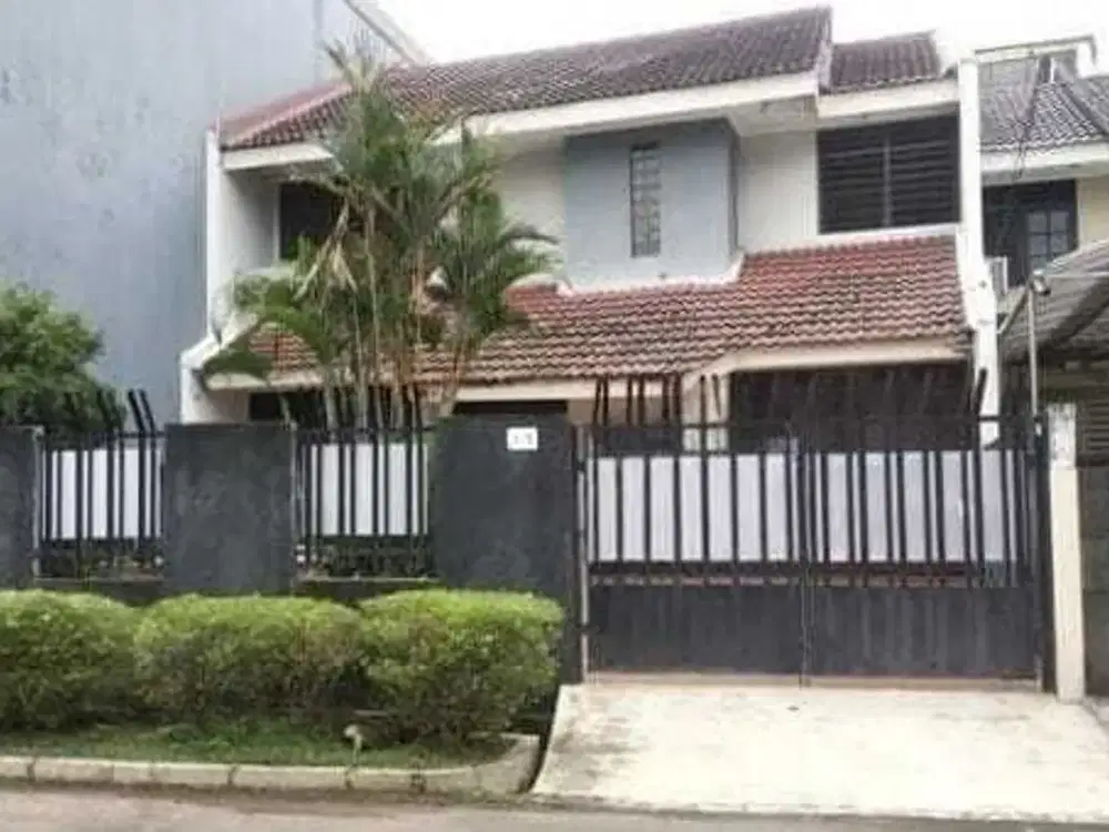 Rumah 2 Lantai di Taman Kedoya Baru Residence Perlu Renovasi