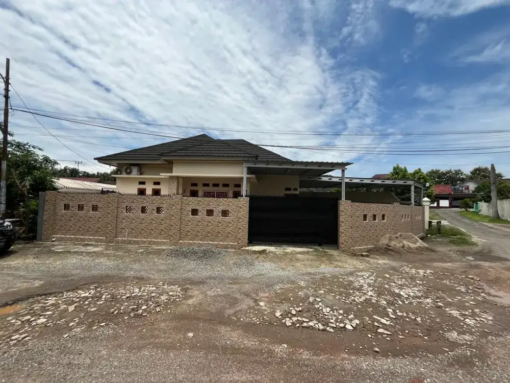 Disewakan Rumah Full Furnished lokasi jln. Mesuji Demang lebar Daun