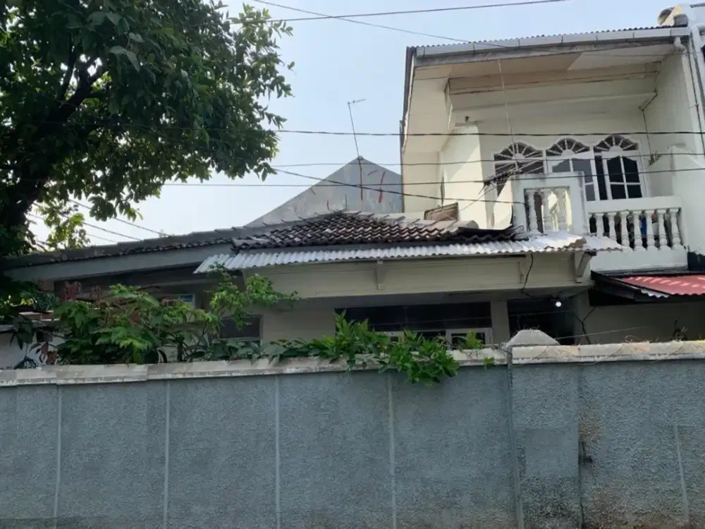 Rumah Tua Hitung Tanah Di Komplek Elit Rawamangun, Jakarta Timur
