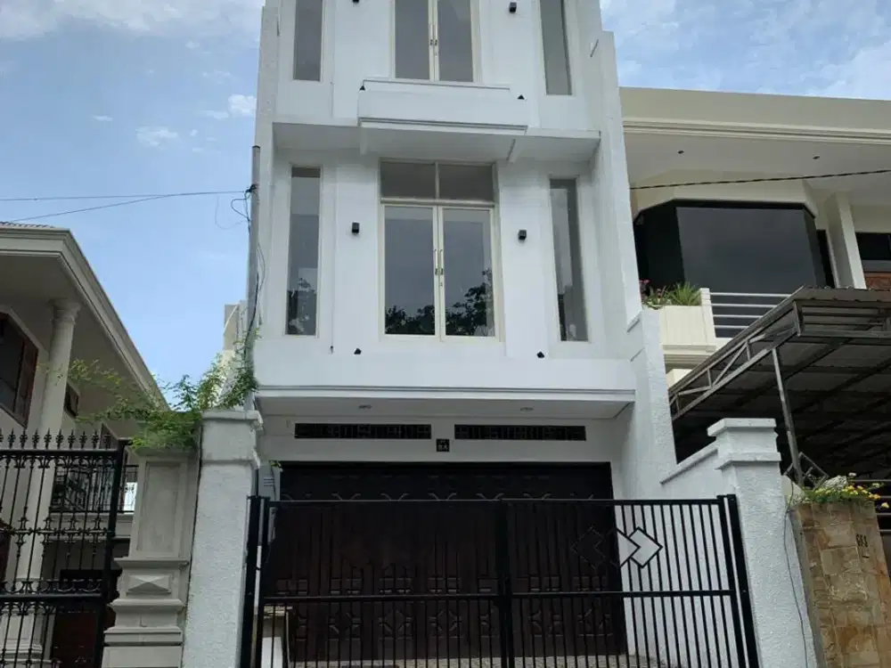 Rumah Surabaya Barat di Raya Satelit dijual (EL)