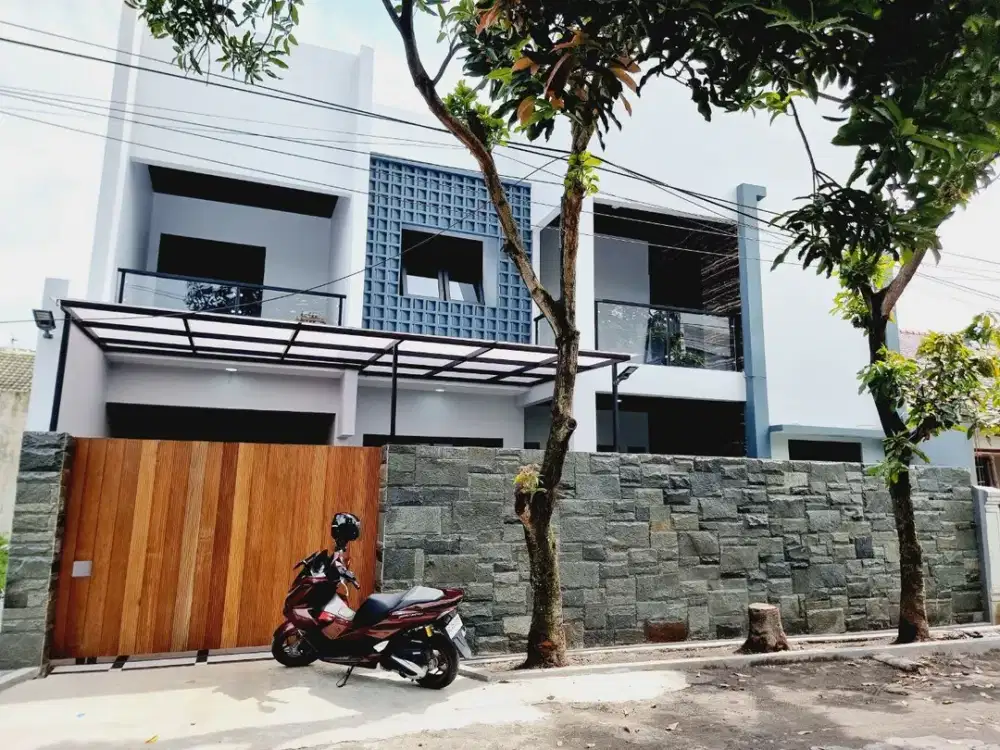 Rumah Mewah Baru Lux Di Cluster Nyaman Baturan Dekat JIH
