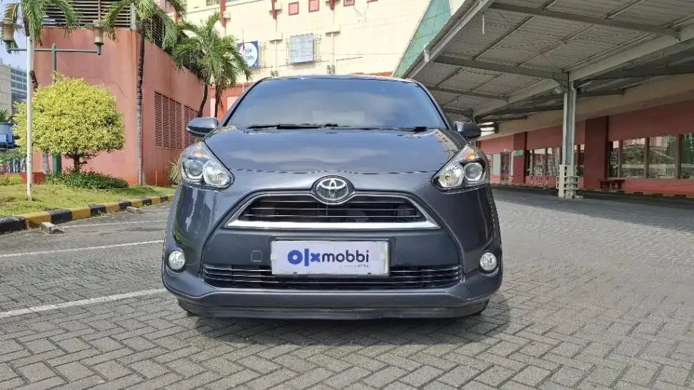 DP MURAH Toyota Sienta 1.5 G Bensin-AT 2017 Abu-Abu CBMQB