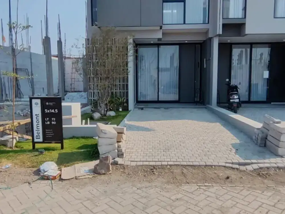 Rumah mewah dengan 2 lantai dekat bandara juanda dan tol