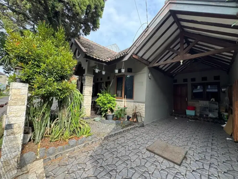 Jual rumah di Komplek Margahayu Raya Barat Sekejati Buahbatu Bandung