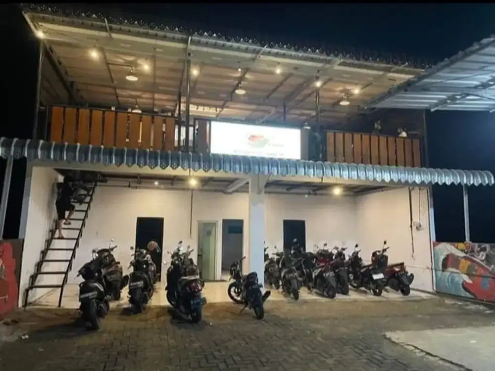 RUMAH CAFE DAN PENCUCIAN MOBIL LOKASI KEPANJEN MALANG