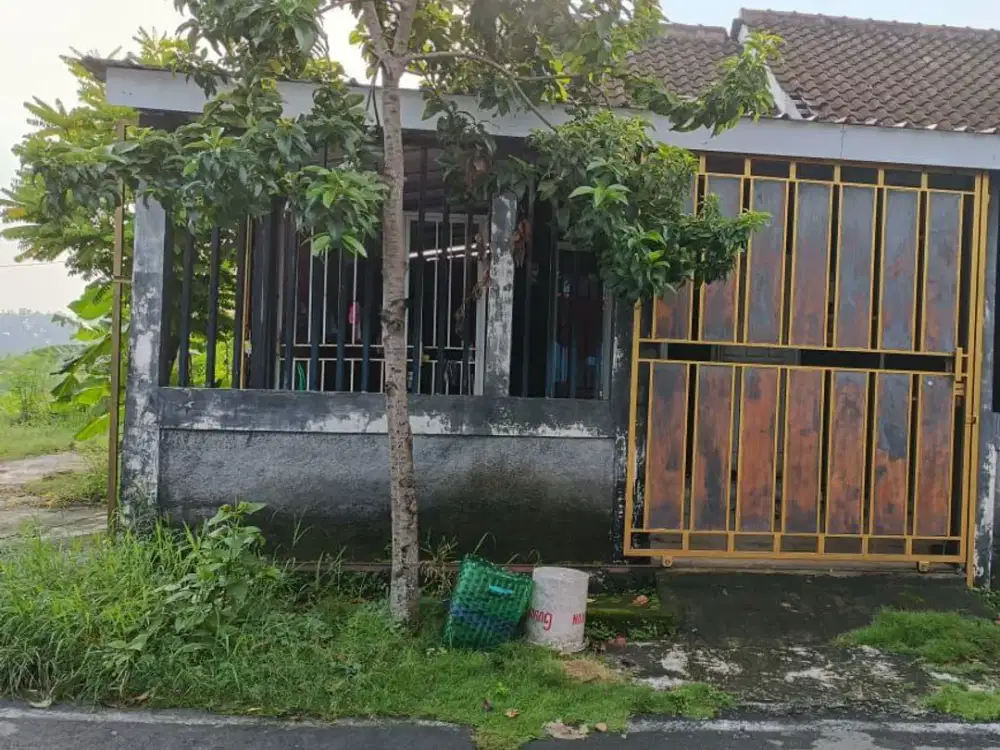 Rumah hook second murah siap huni di Gondangrejo