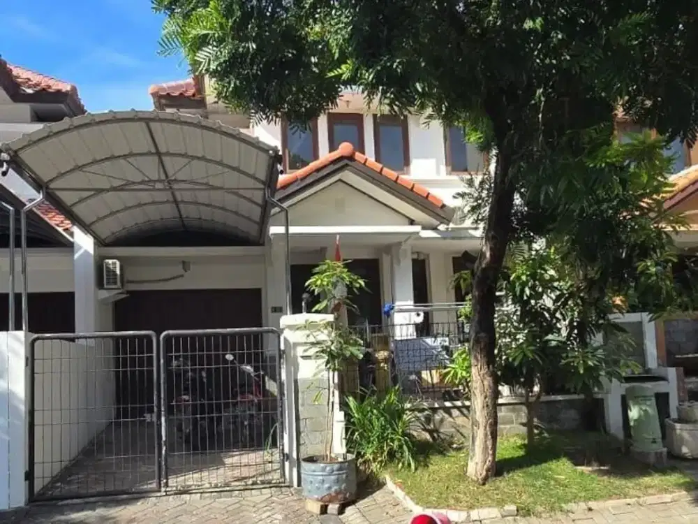 Murah Rumah Hitung Tanah Siap Huni di Graha Family Blok R, Surabaya