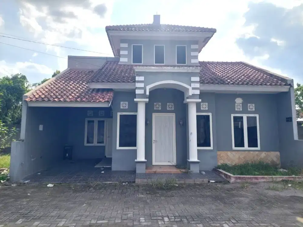 Rumah di Cluster di Jalan Raya Mangesty
