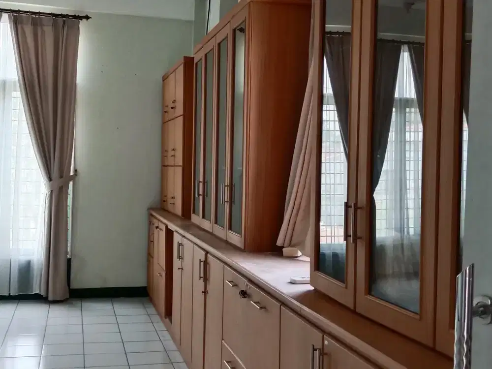 Ruko A. Yani dekat puskib