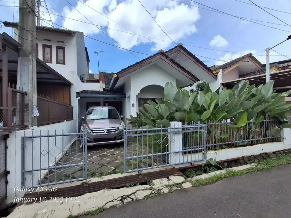 Jual cepat rumah nyaman asri terawat strategis di Antapani Bandung