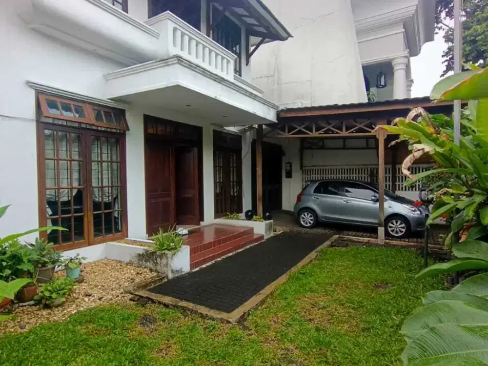 DIJUAL RUMAH KLASIK DISCOVERY (Semi Furnished) PONDOK INDAH JL TAMAN D