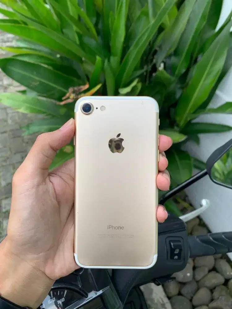 Handphone iPhone 7