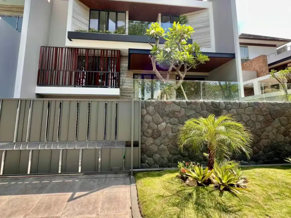 DIJUAL RUMAH CITRALAND BARU GRES GOLF AREA FURNISHED DKT PAKUWON GRAHA
