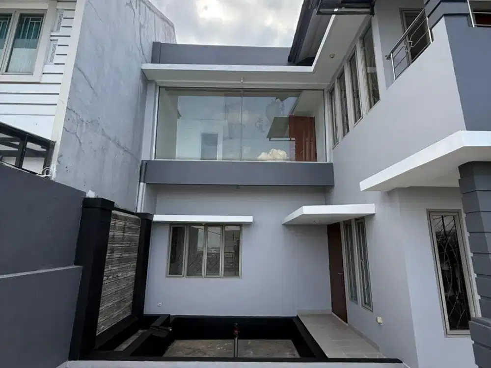 Dijual Rumah 2,5 Lantai dengan View Kota Bandung di Perum Buana Hiltop