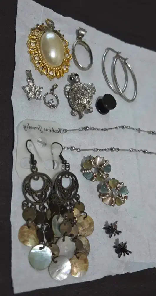 Kalung, anting, bros, giwang