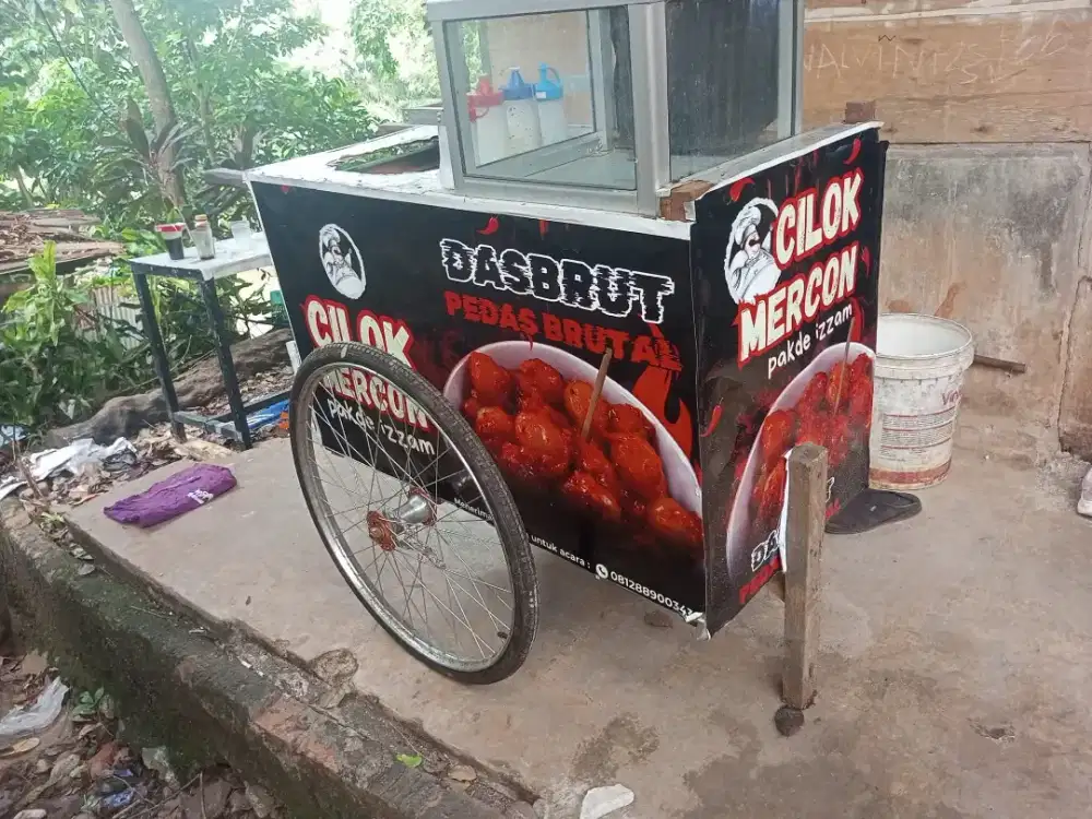 Gerobak cilok masih gress