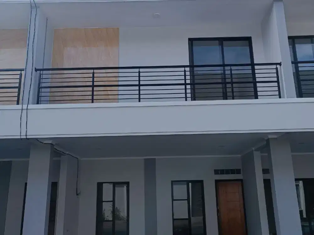 Rumah Siap Huni Dalam Cluster Carport Luas Di Peninggilan Ciledug