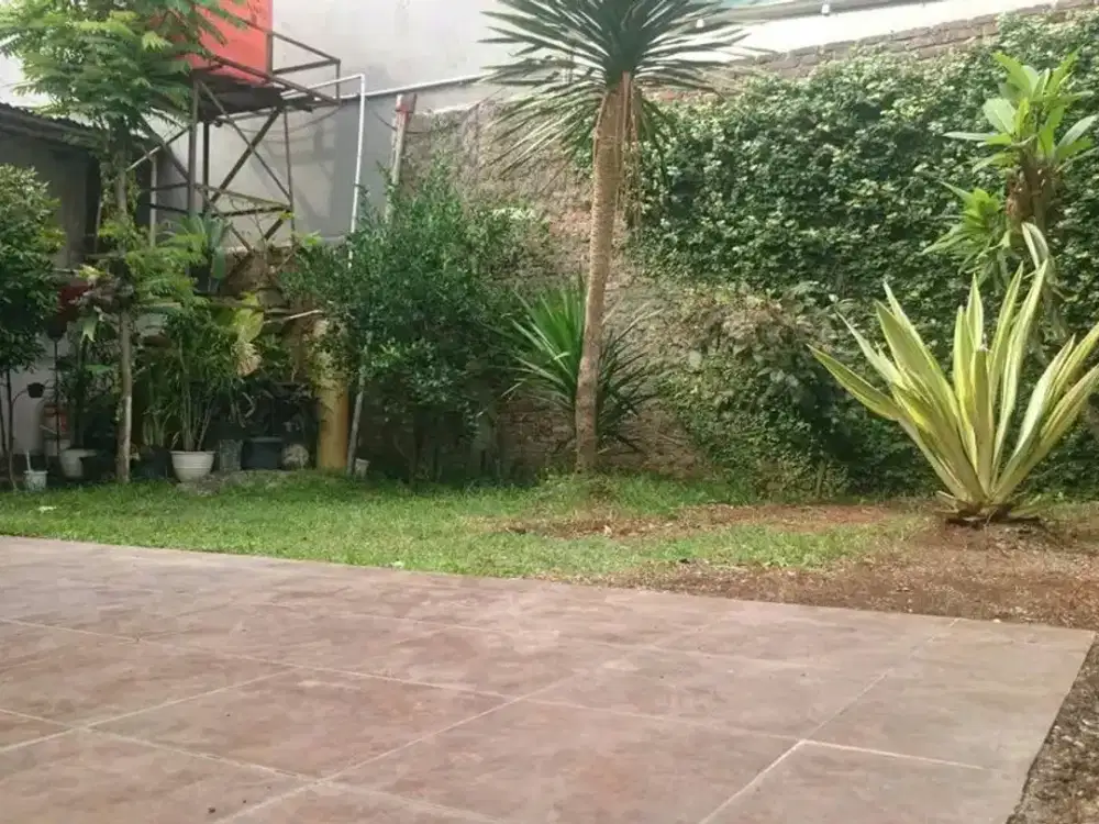Best Price.. rumah bagus ada kolam renang nya di cisaranten Bandung