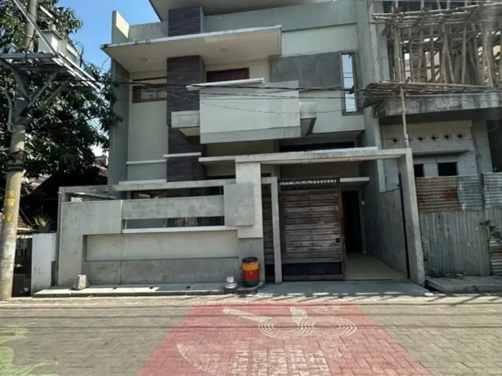 Rumah Mewah 2 Lantai Plus Mebelair Kayu Jati di Jl. Medoho Permai