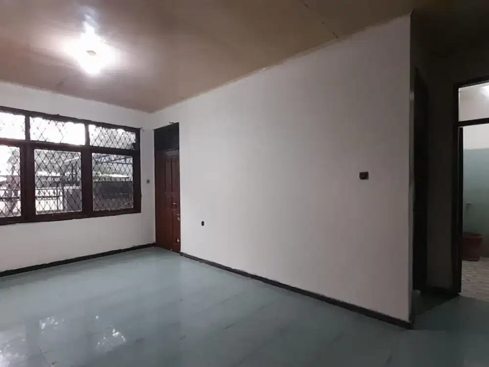 Disewa Rumah 2 Lantai Lokasi Strategis di Mainroad Sarijadi