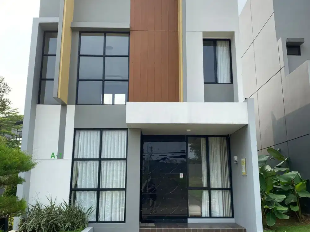 Rumah 2 lantai siap huni lokasi strategis nyaman dan damai SHM