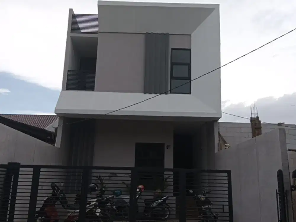 Rumah Baru Gaya Industrial Dengan halaman belakang luas Sayap Turangga