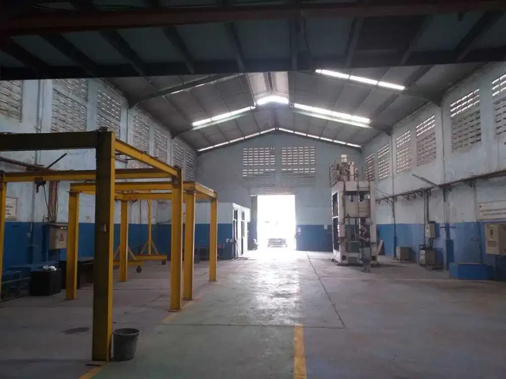 Tanah Dan Bangunan Ex Workshop Spare-parts Motor-Mobil di Karawang