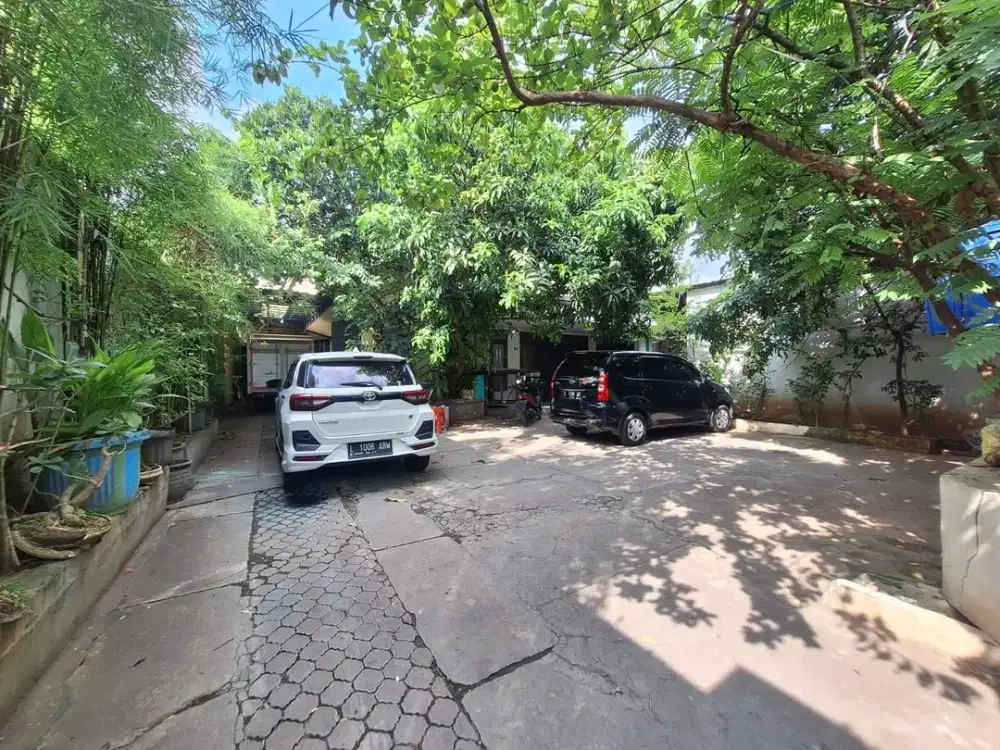 Dijual Rumah berlokasi Jl Raya Petemon (AA) bisa dipake Gudang