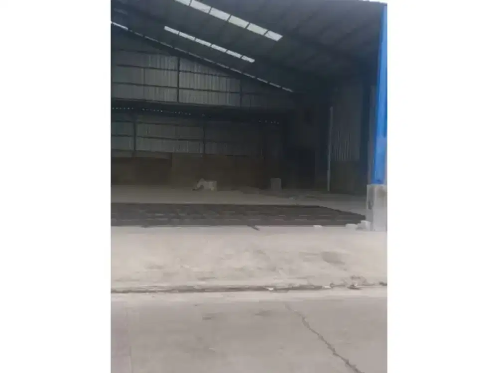 GUDANG BESAR LUAS 850 METER SIAP PAKAI SIAP BEROPERASI LOKASI LEGOK