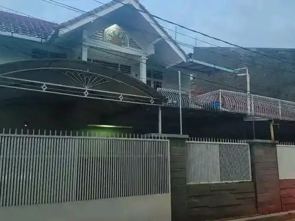 Rumah murah 2 Lantai Siap Huni Akses Jalan Besar di Antapani Bandung