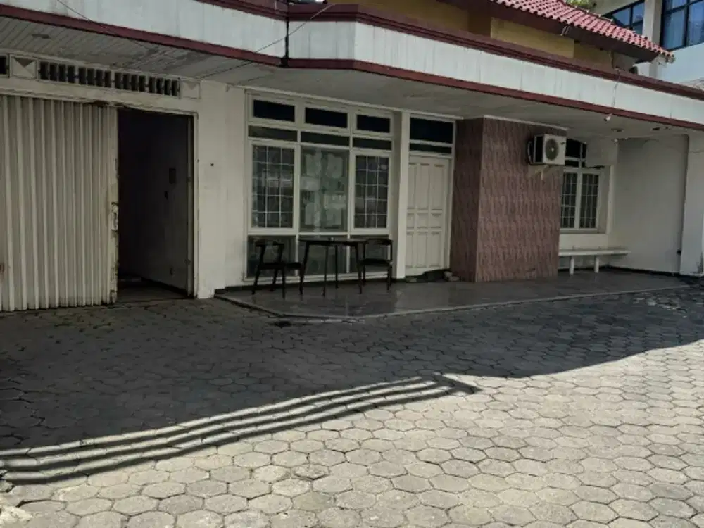 Dijual Rumah Lama lokasi Strategis di Taman Beringin