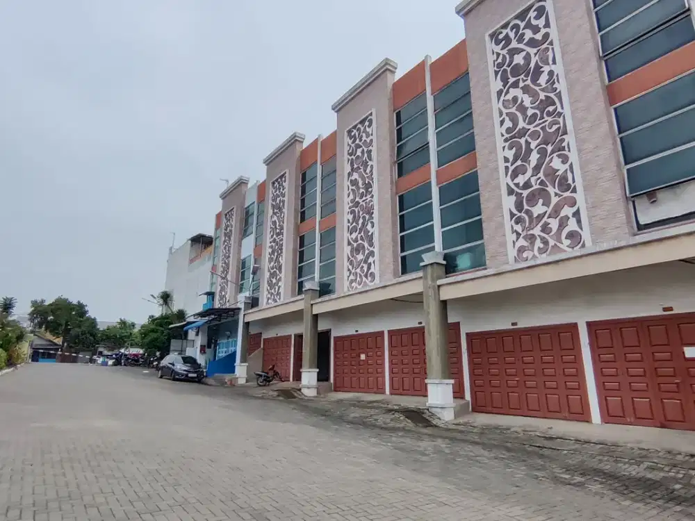 Ruko gandeng di komplek green park
