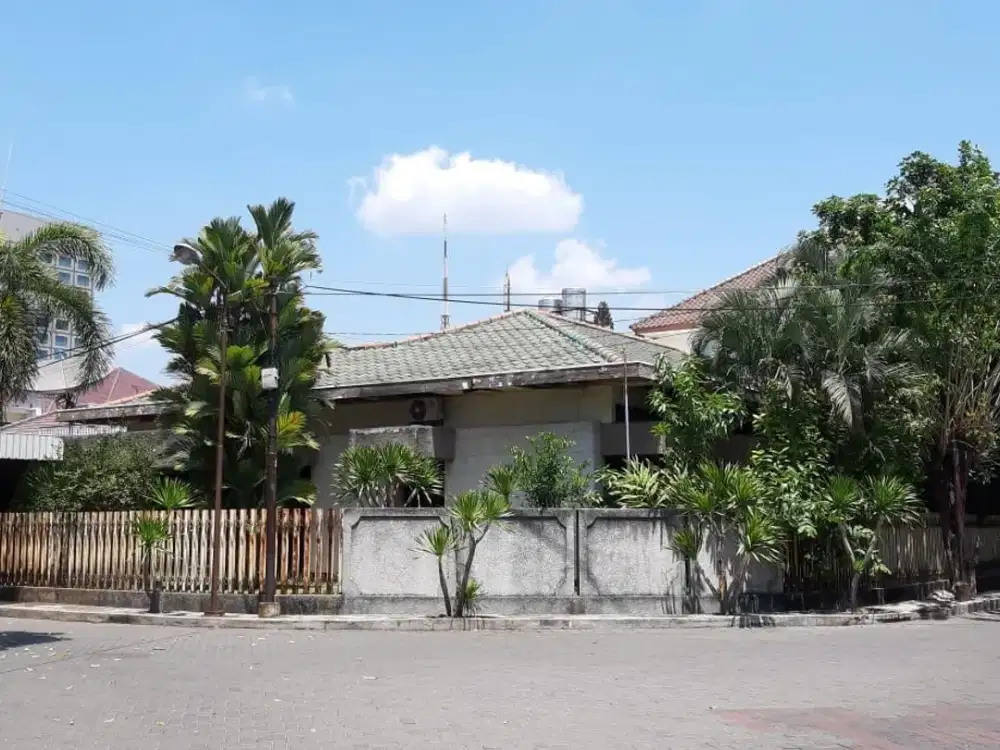 Rumah di Jl Bintang Diponggo dijual (BB) lokasi dekat mall CW