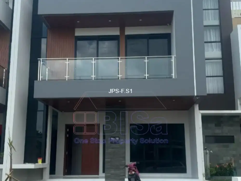 Disewa Rumah Mewah 3 Lantai View Laut di Beverly Green Avenue