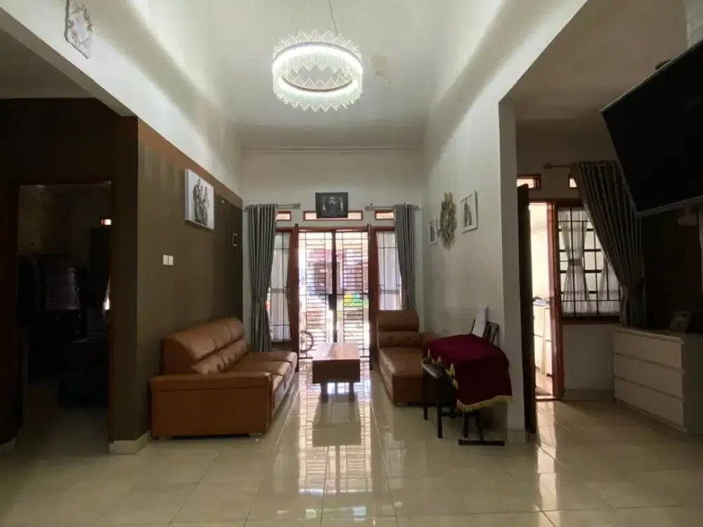 Dijual Rumah Semi Furnish & Strategis di Pinus Regency Soekarno Hatta