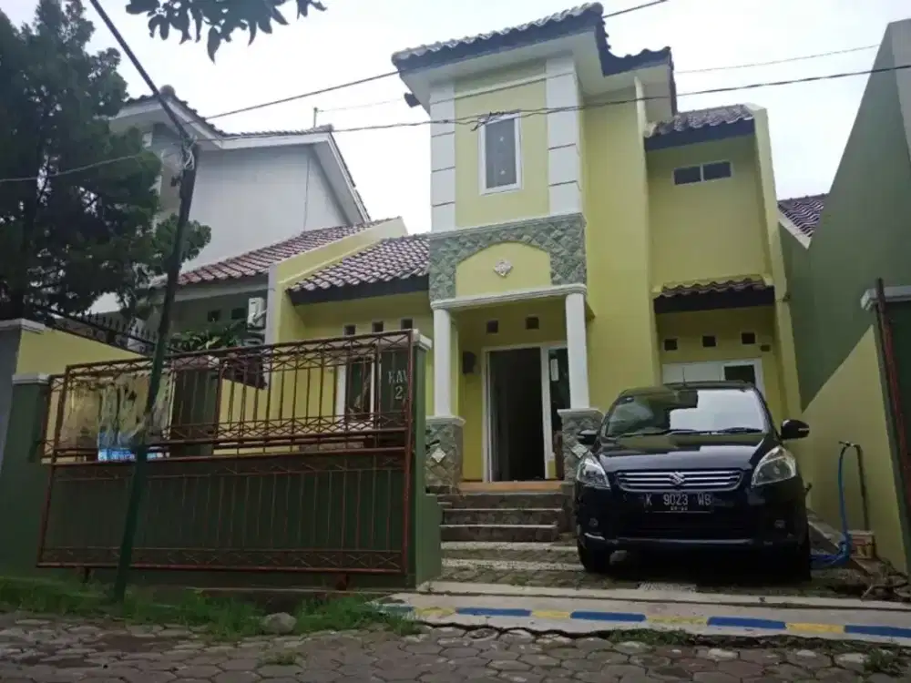 Rumah 2 Lt di Pinggir jalan utama Griya Payung Asri