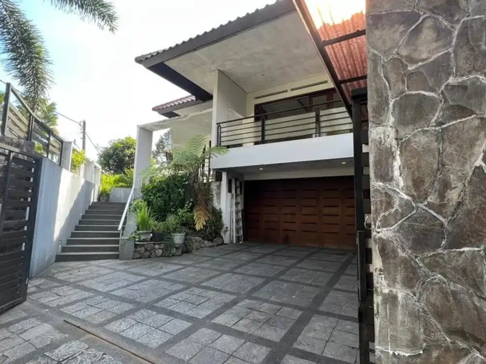 RUMAH RUMAH MEWAH LOKASI BUKIT DIENG KOTA MALANG