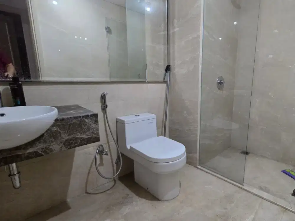 Termurah Jarang Ada One Icon Tunjungan Plaza 3BR Private Lift