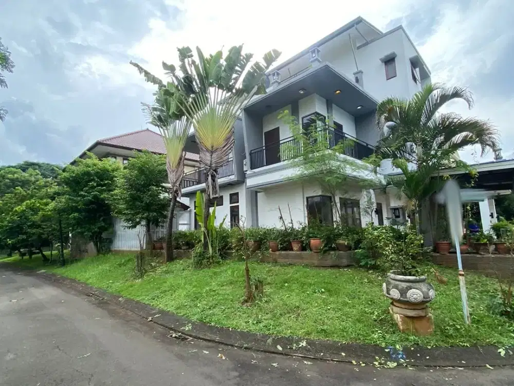 Dijual Rumah Cantik dan Luas 3 Lantai Taman Giri Loka Bsd City
