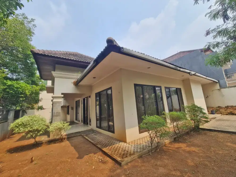 Rumah Posisi Hook di Pondok Indah Jakarta Selatan