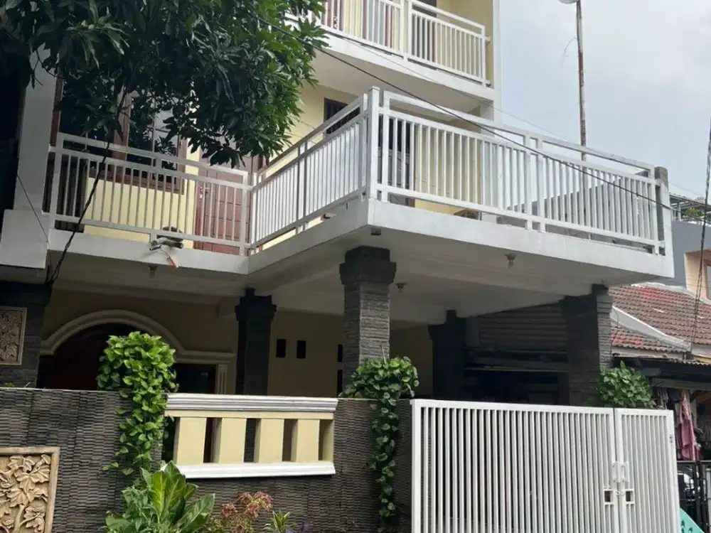 RUMAH CANTIK HARAPAN BARU REGENCY 3 LANTAI DEKAT STASIUN CAKUNG