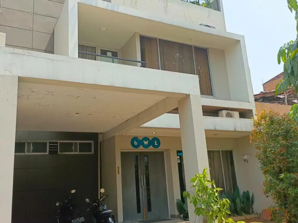 Rumah Modern Minimalis after renovasi dalam Cluster Raffless Hills